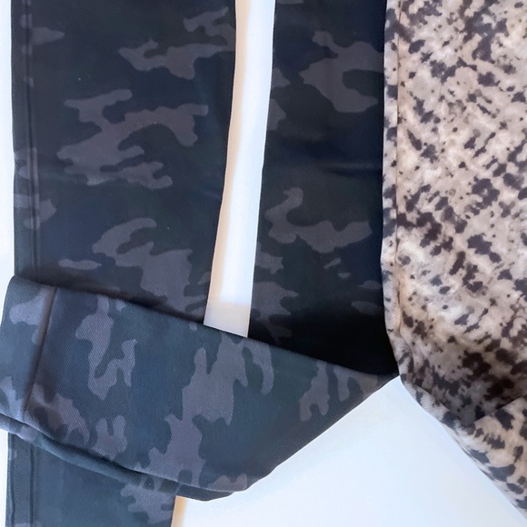 Spanx Look At Me Now Seamless Leggings Lot of 3 • Camo, Tie Dye, Leopard S/P - Picture 2 of 6